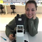 Joven, buena divulgadora, con muchos recursos y ganas!